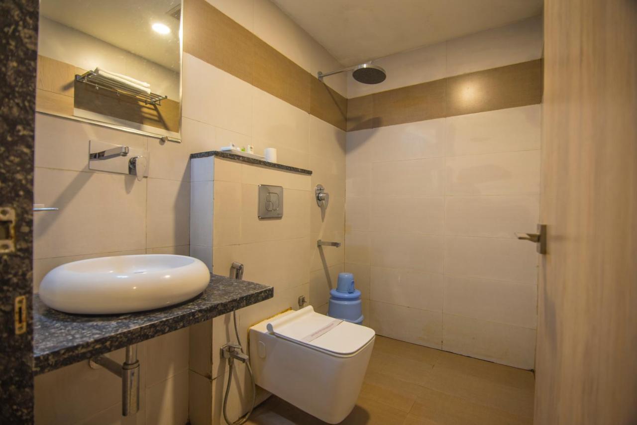 Hotel Signetic Blue Бопал Екстериор снимка