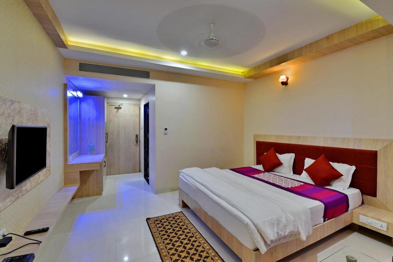 Hotel Signetic Blue Бопал Екстериор снимка