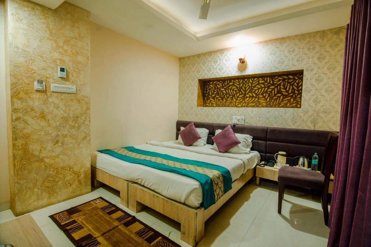 Hotel Signetic Blue Бопал Екстериор снимка