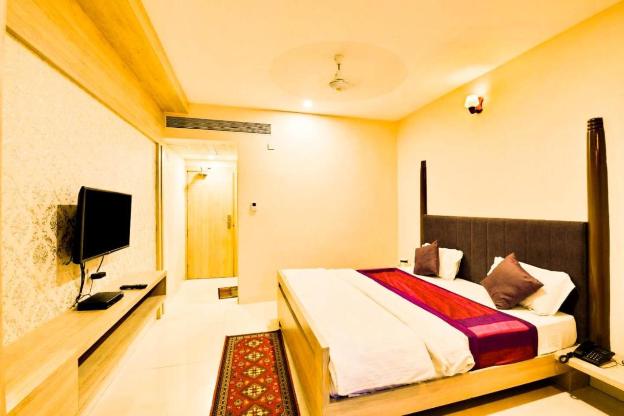 Hotel Signetic Blue Бопал Екстериор снимка