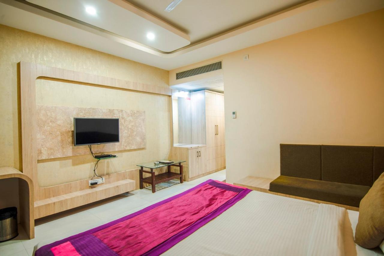 Hotel Signetic Blue Бопал Екстериор снимка